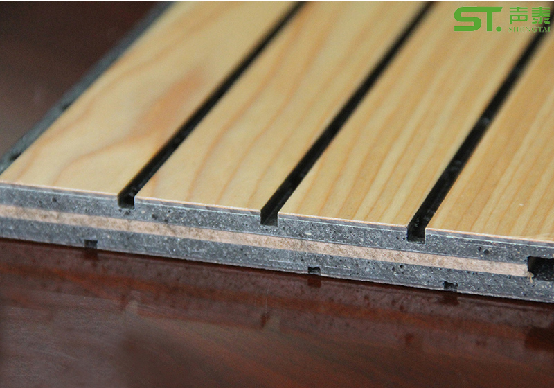 木皮油漆面復(fù)合槽板(圖1) 木皮油漆面復(fù)合槽板(圖1)