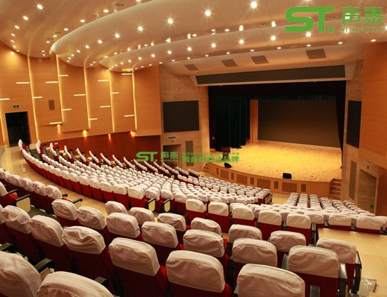 學(xué)校報(bào)告廳墻面裝修吸音板效果圖(圖1) 學(xué)校報(bào)告廳墻面裝修吸音板效果圖(圖1)