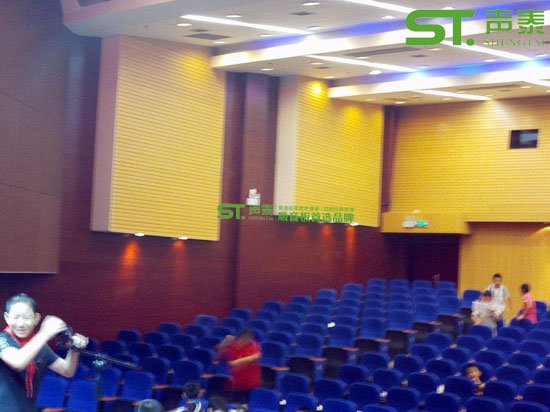 學(xué)校報(bào)告廳墻面裝修吸音板效果圖(圖2) 學(xué)校報(bào)告廳墻面裝修吸音板效果圖(圖2)