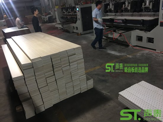備戰(zhàn)2017,聲泰木質(zhì)吸音板車間全力趕貨中(圖1) 備戰(zhàn)2017,聲泰木質(zhì)吸音板車間全力趕貨中(圖1)