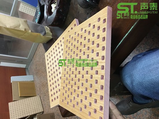 西寧學(xué)校體育館墻面木質(zhì)吸音板(圖3) 西寧學(xué)校體育館墻面木質(zhì)吸音板(圖3)