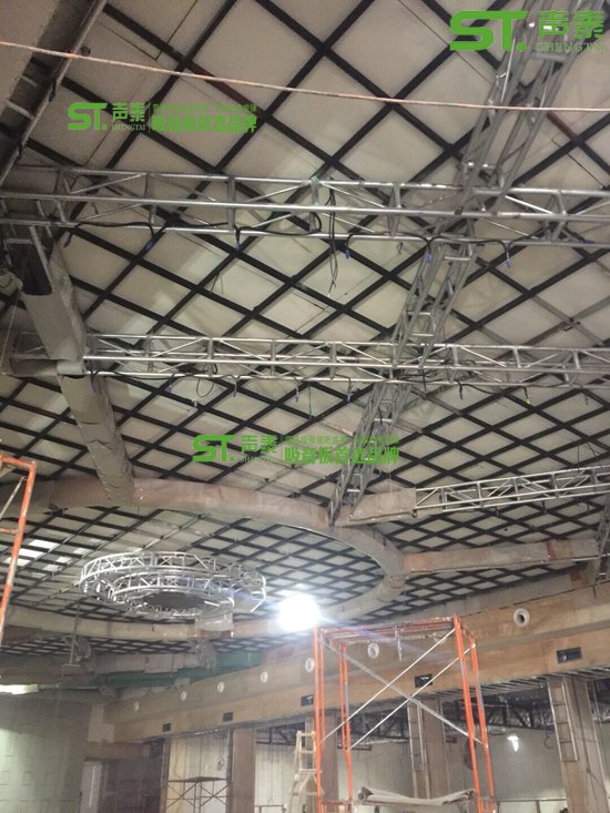 廣州百樂門酒吧隔音板現(xiàn)場施工案例圖(圖3) 廣州百樂門酒吧隔音板現(xiàn)場施工案例圖(圖3)